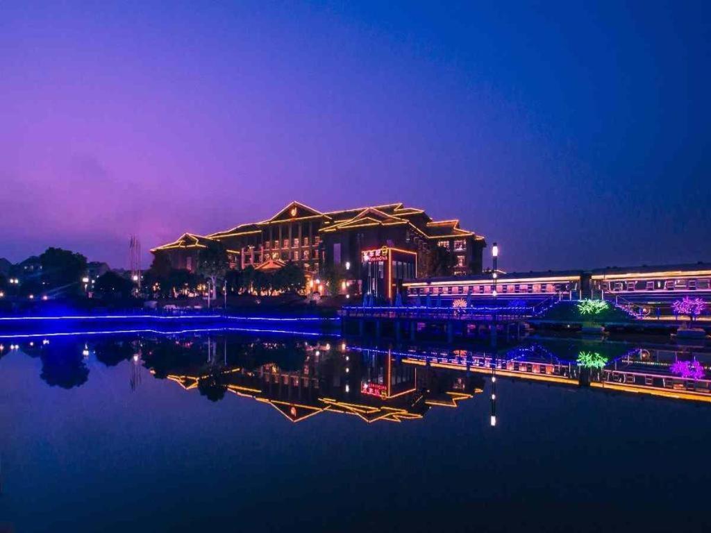 Φωτογραφία από το άλμπουμ του Tong Que Tai Jinling Hotel Tongling Anhui σε Yüan-hsien-ch'eng