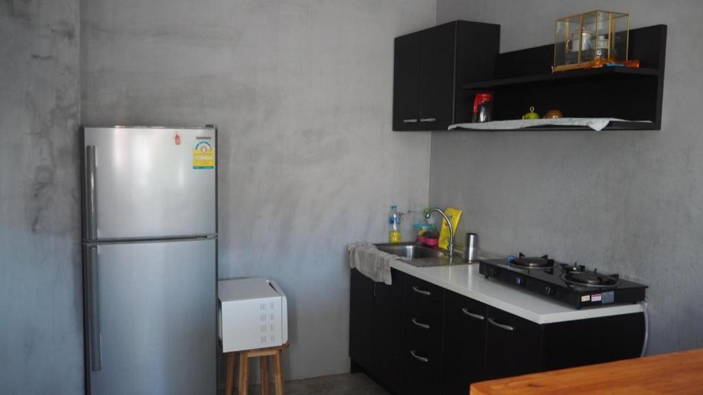 Kuchyňa alebo kuchynka v ubytovaní Maximize Brand New Hostel Udonthani