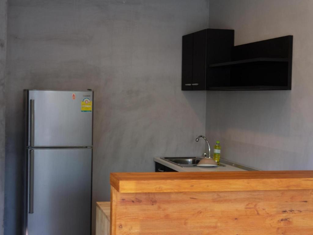 Maximize Brand New Hostel Udonthani的厨房或小厨房