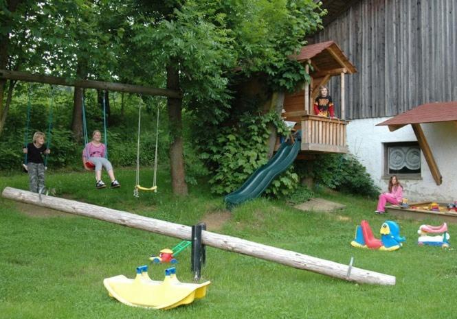Herní místnost nebo prostor pro děti v ubytování Huisnhof