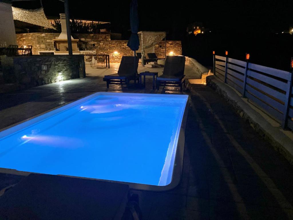 Bazén v ubytovaní Blue View Villa Apartment #1 With Shared Pool alebo v jeho blízkosti