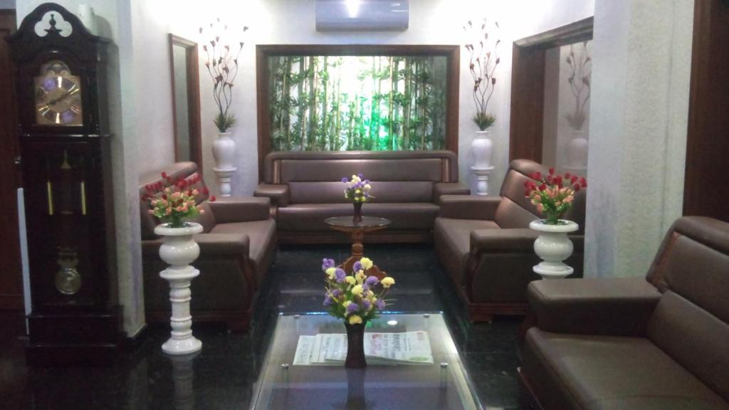 Posezení v ubytování Peace Inn Chennai