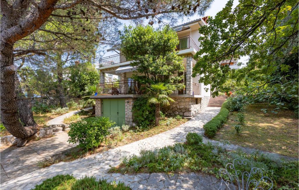 Gorgeous Apartment In Malinska