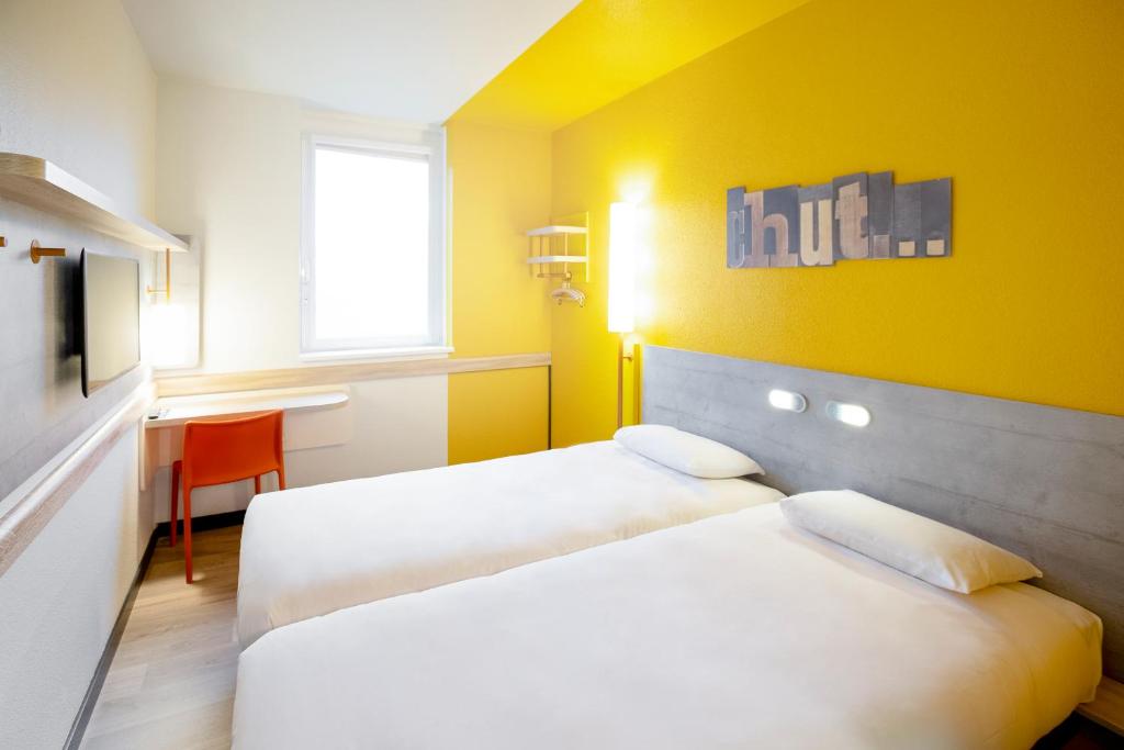 Postel nebo postele na pokoji v ubytování ibis budget Montpellier Sud Près d'Arènes