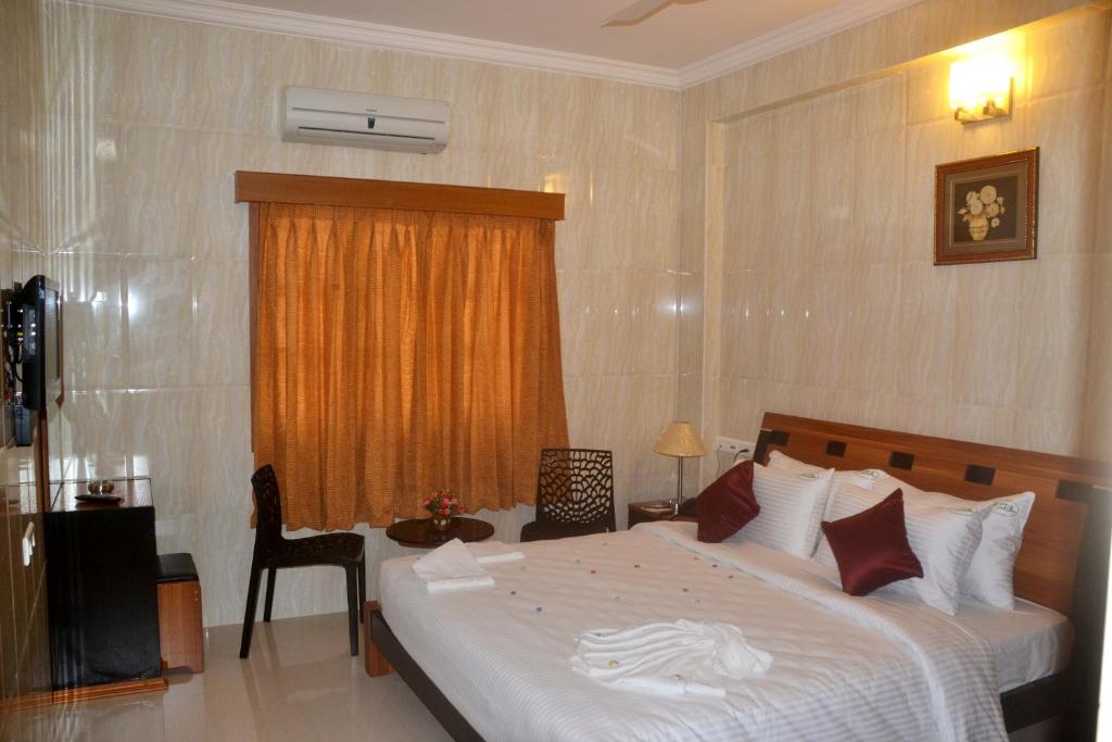 Postel nebo postele na pokoji v ubytování Peace Inn Chennai