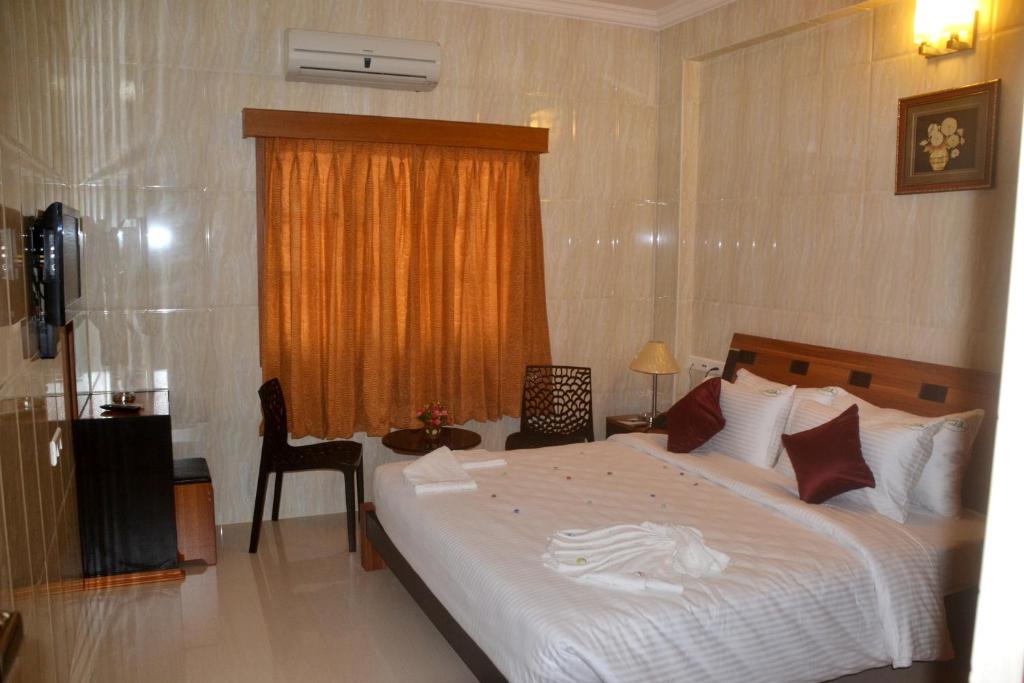 Postel nebo postele na pokoji v ubytování Peace Inn Chennai