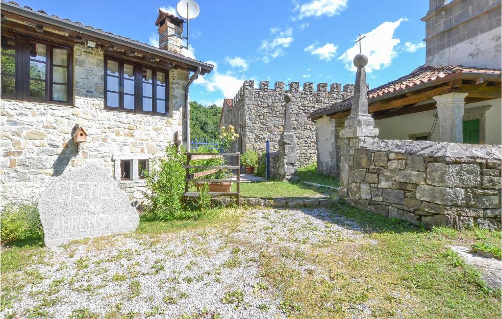 Budova, v ktorej sa dovolenkový dom nachádza