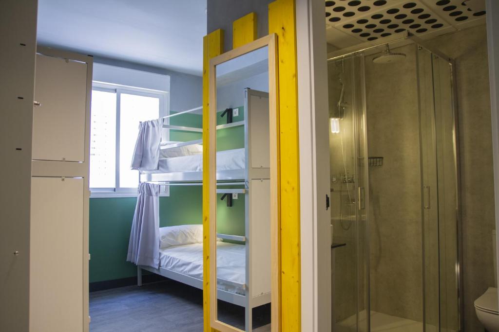 Postel nebo postele na pokoji v ubytování room00 Valencia Hostel