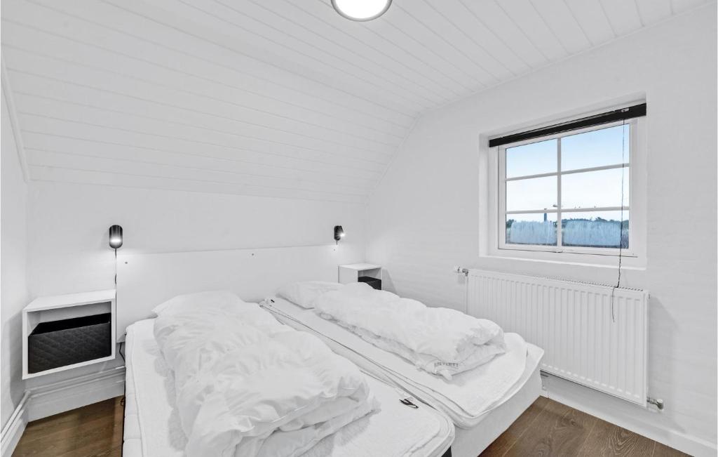Postel nebo postele na pokoji v ubytování Lovely Home In Ringkøbing With Sauna