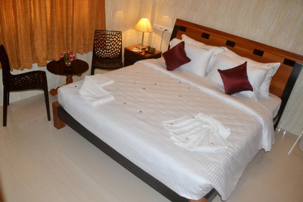 Postel nebo postele na pokoji v ubytování Peace Inn Chennai