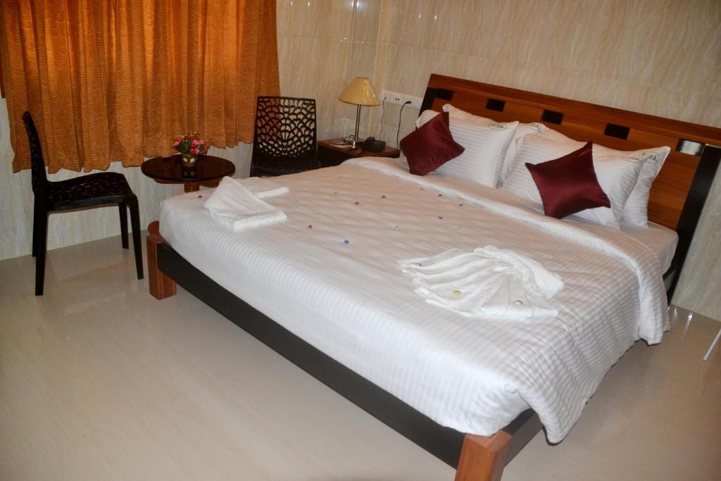Postel nebo postele na pokoji v ubytování Peace Inn Chennai