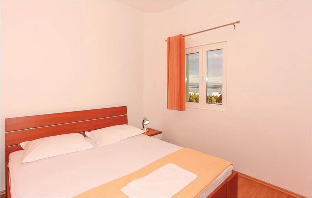 Posteľ alebo postele v izbe v ubytovaní Nice Home In Seget Donji With Wifi