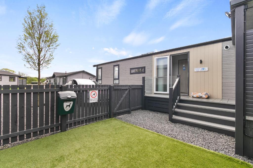Arranview Lochside Pods & Lodges all with private Hot-tubs - Lodge De Luxe Avec Le Lac View 12