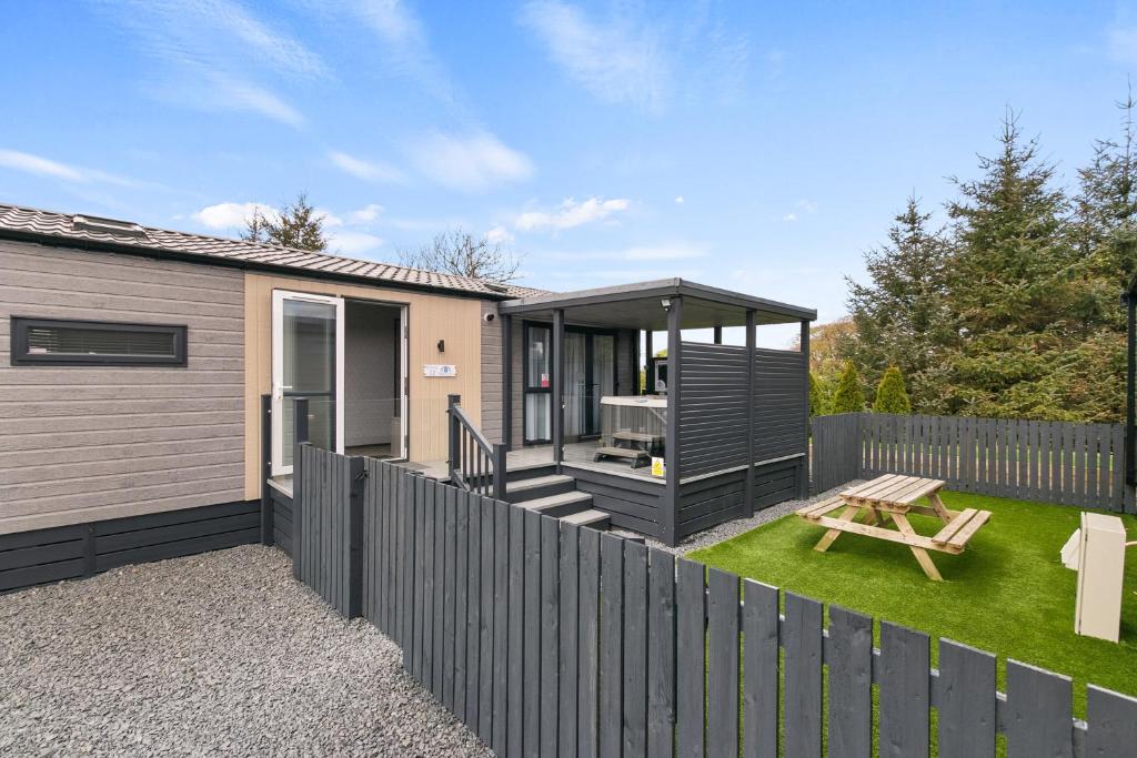Arranview Lochside Pods & Lodges all with private Hot-tubs - Lodge De Luxe Avec Le Lac View 13