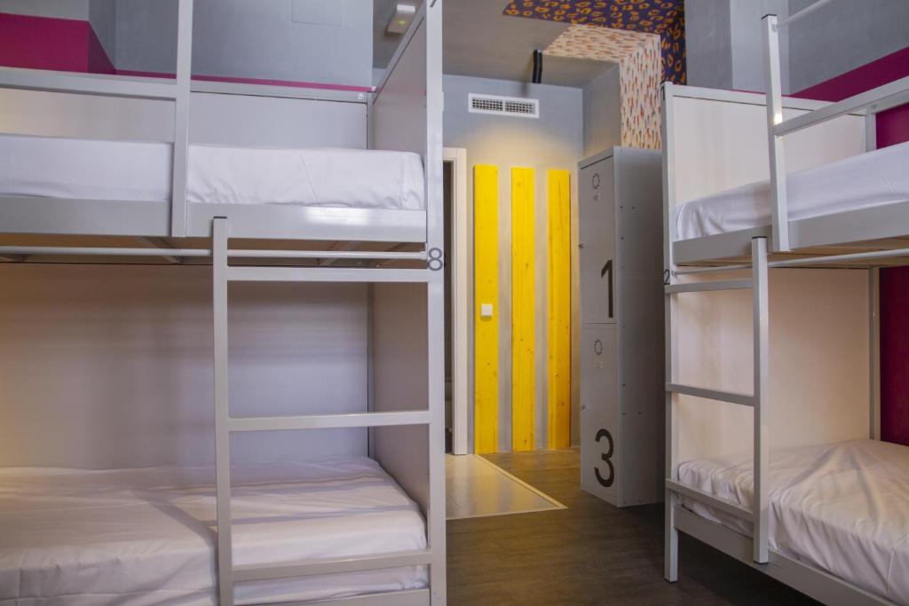 Postel nebo postele na pokoji v ubytování room00 Valencia Hostel
