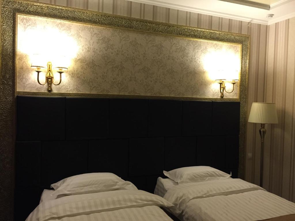 Postel nebo postele na pokoji v ubytování Astor Hotel & Spa