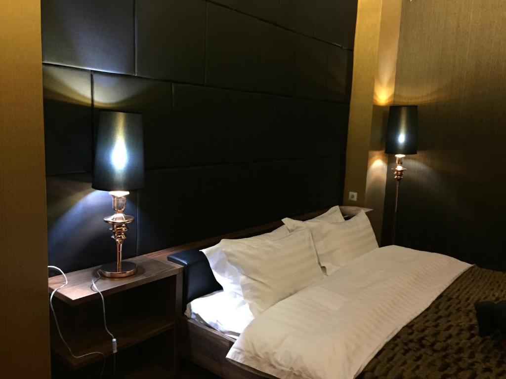 Postel nebo postele na pokoji v ubytování Astor Hotel & Spa