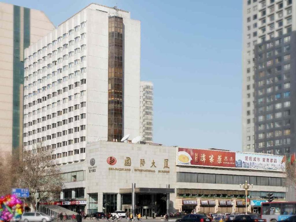 Tòa nhà nơi khách sạn tọa lạc