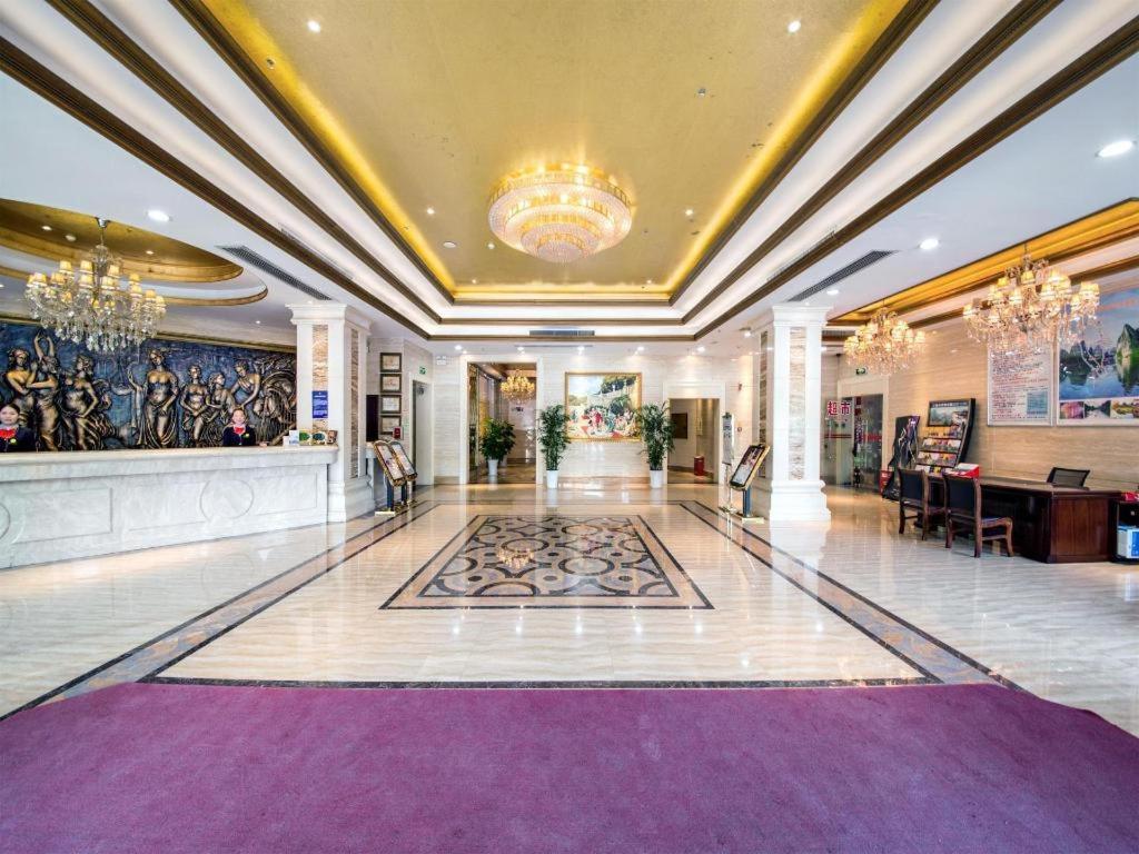 Vstupní hala nebo recepce v ubytování Vienna Hotel Guangxi Guilin 7-Star Wanda Plaza