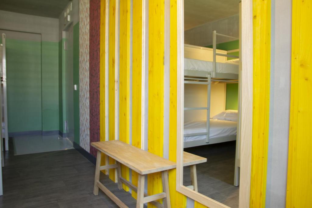 Palanda nebo palandy na pokoji v ubytování room00 Valencia Hostel