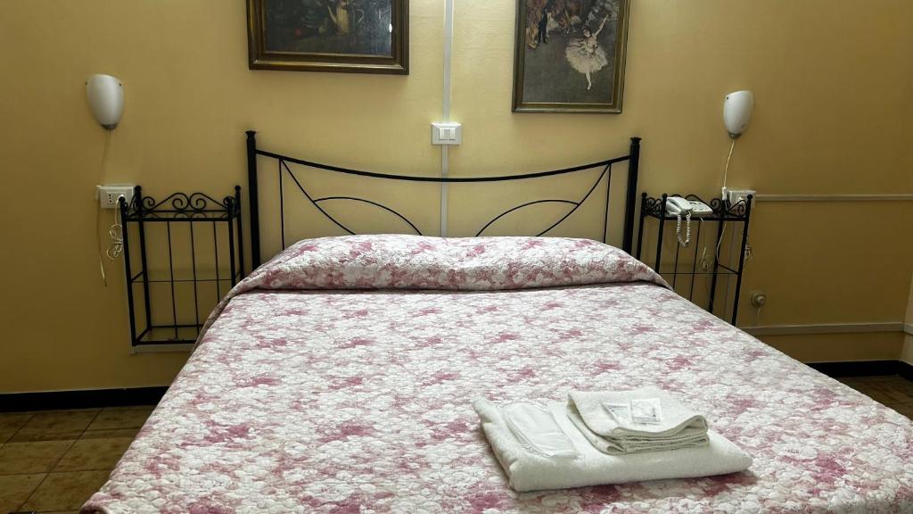 Postel nebo postele na pokoji v ubytování Albergo Fiorita