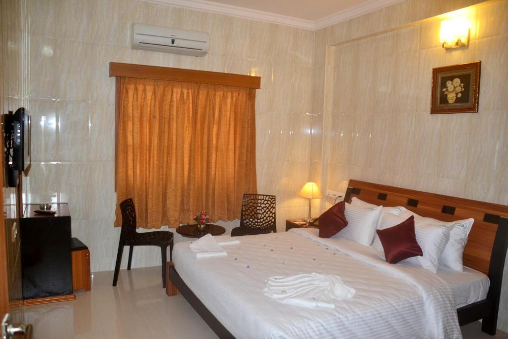 Postel nebo postele na pokoji v ubytování Peace Inn Chennai