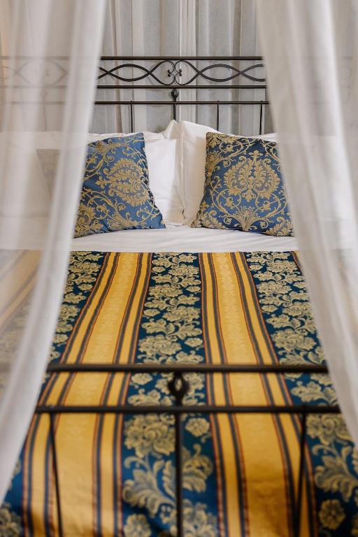 Postel nebo postele na pokoji v ubytování Hotel Palazzo dal Borgo