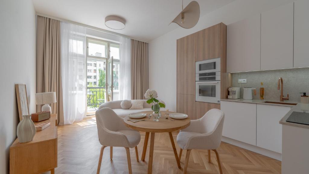 Una cocina o cocineta en Apartment in the Clouds Letná - Luxury with Romantic Balconies in Quiet Centre of Prague