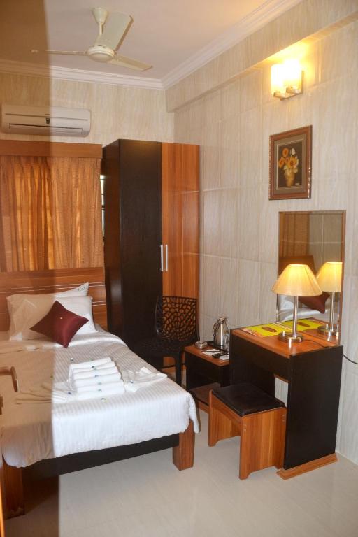 Postel nebo postele na pokoji v ubytování Peace Inn Chennai