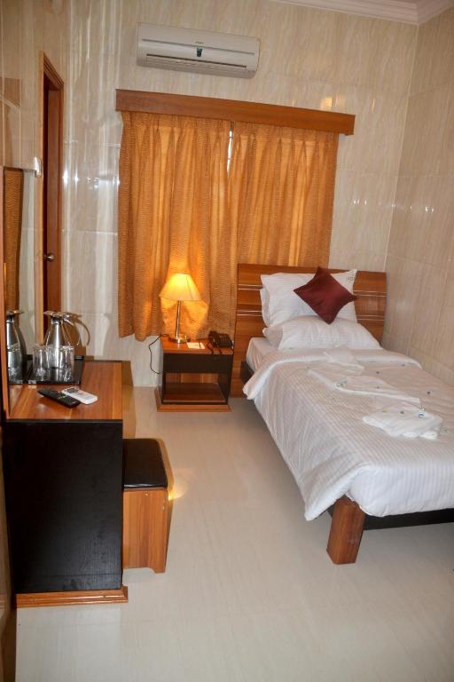 Postel nebo postele na pokoji v ubytování Peace Inn Chennai