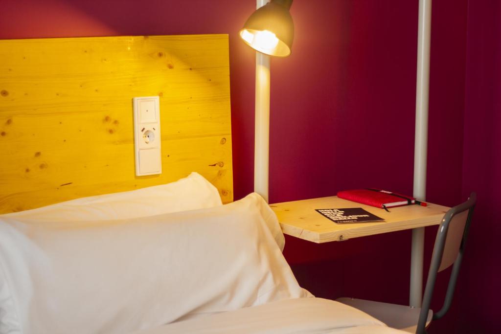 Postel nebo postele na pokoji v ubytování room00 Valencia Hostel