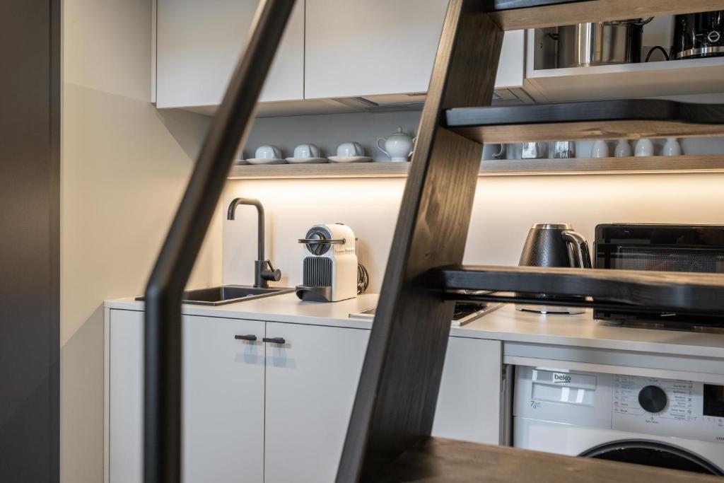 HONEST Karlin - Resim 18