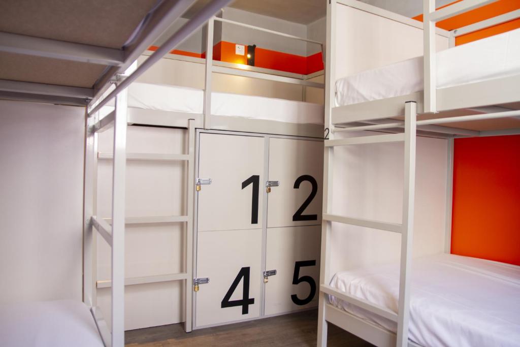 Postel nebo postele na pokoji v ubytování room00 Valencia Hostel