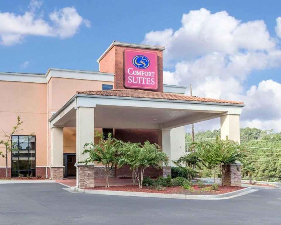 a sign on the front of a car dealership at Comfort Suites in Rome