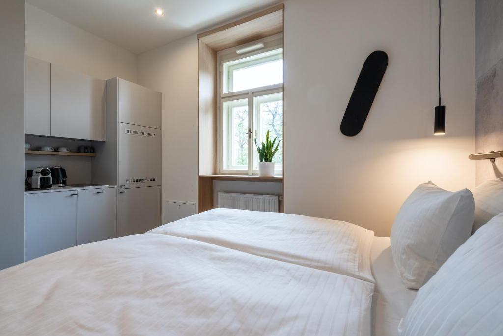 HONEST Karlin - Resim 21