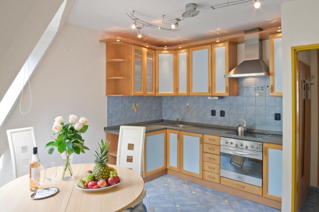Kuchyň nebo kuchyňský kout v ubytování EA Hotel Mozart