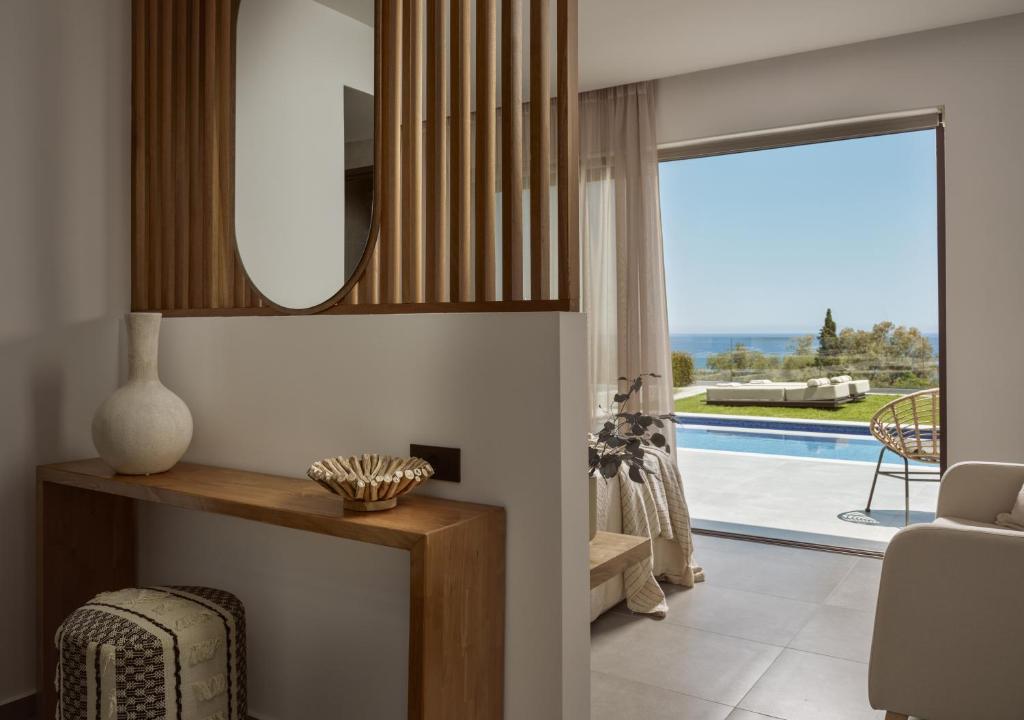 Bazén v ubytování Cicada Exclusive Villa, a Sea View Gem, By ThinkVilla nebo v jeho okolí
