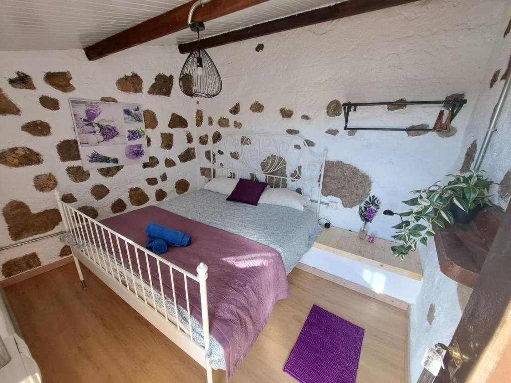 Postel nebo postele na pokoji v ubytování Mountain Hostel&House Finca La Isa by Rose