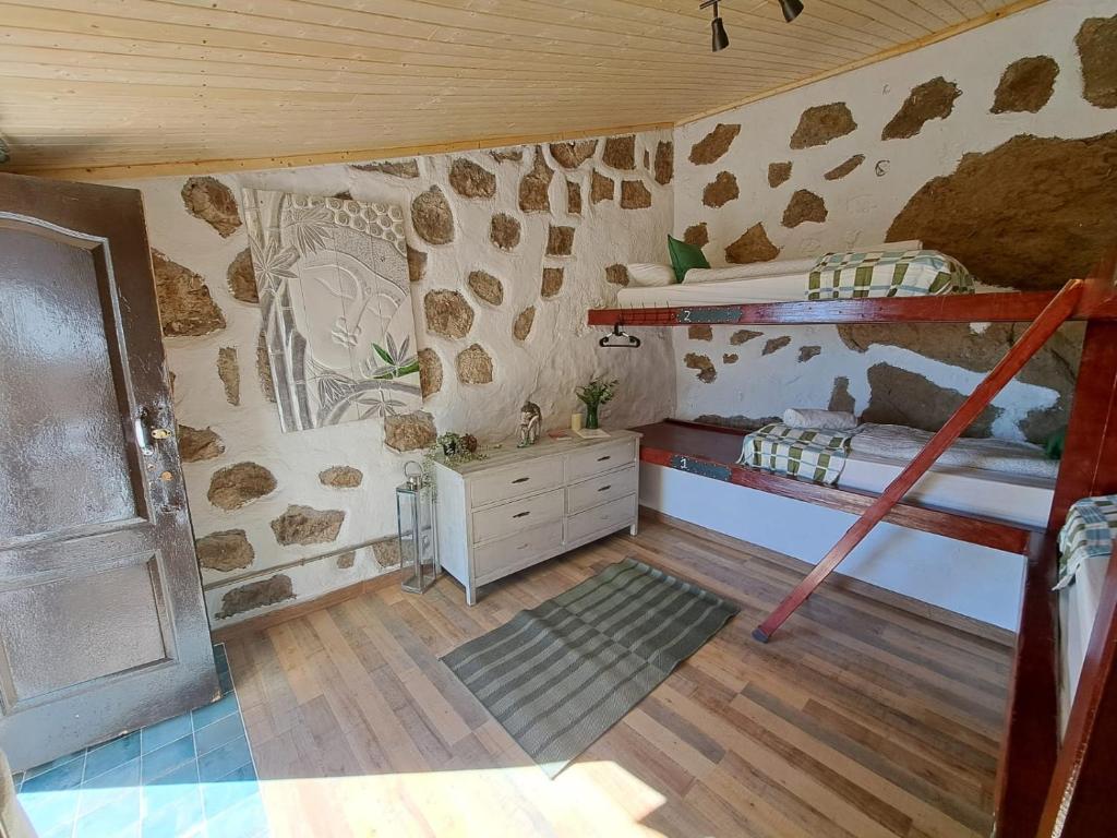 Postel nebo postele na pokoji v ubytování Mountain Hostel&House Finca La Isa by Rose