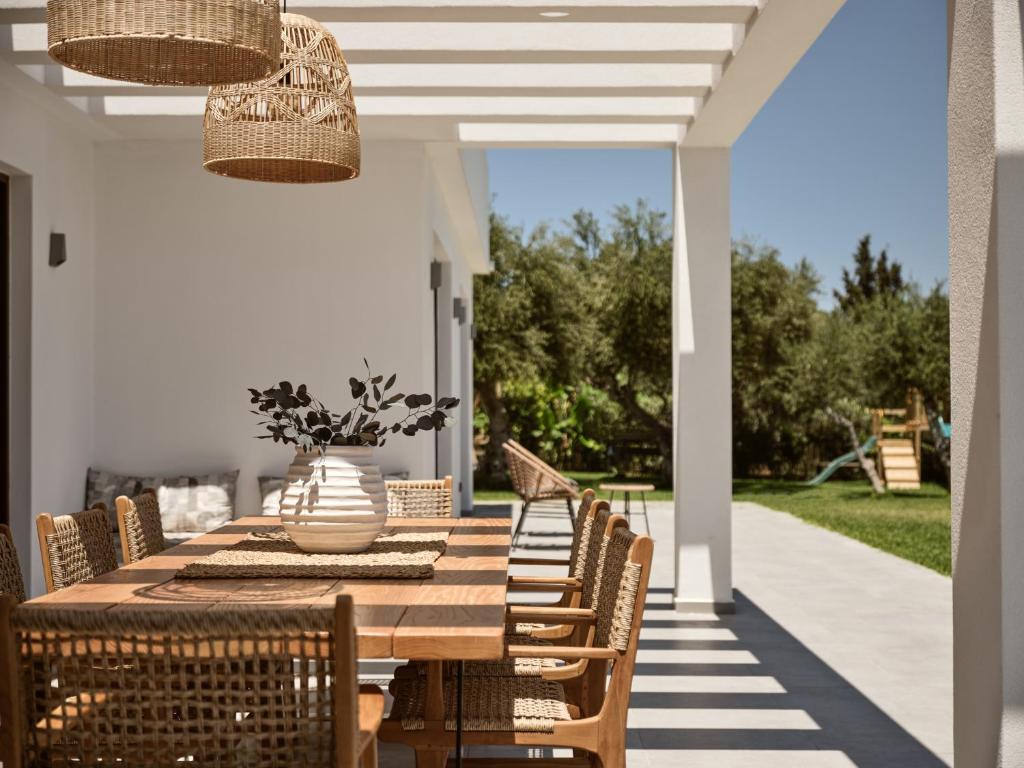 Fotografie z fotogalerie ubytování Cicada Exclusive Villa, a Sea View Gem, By ThinkVilla v destinaci Akrotiri