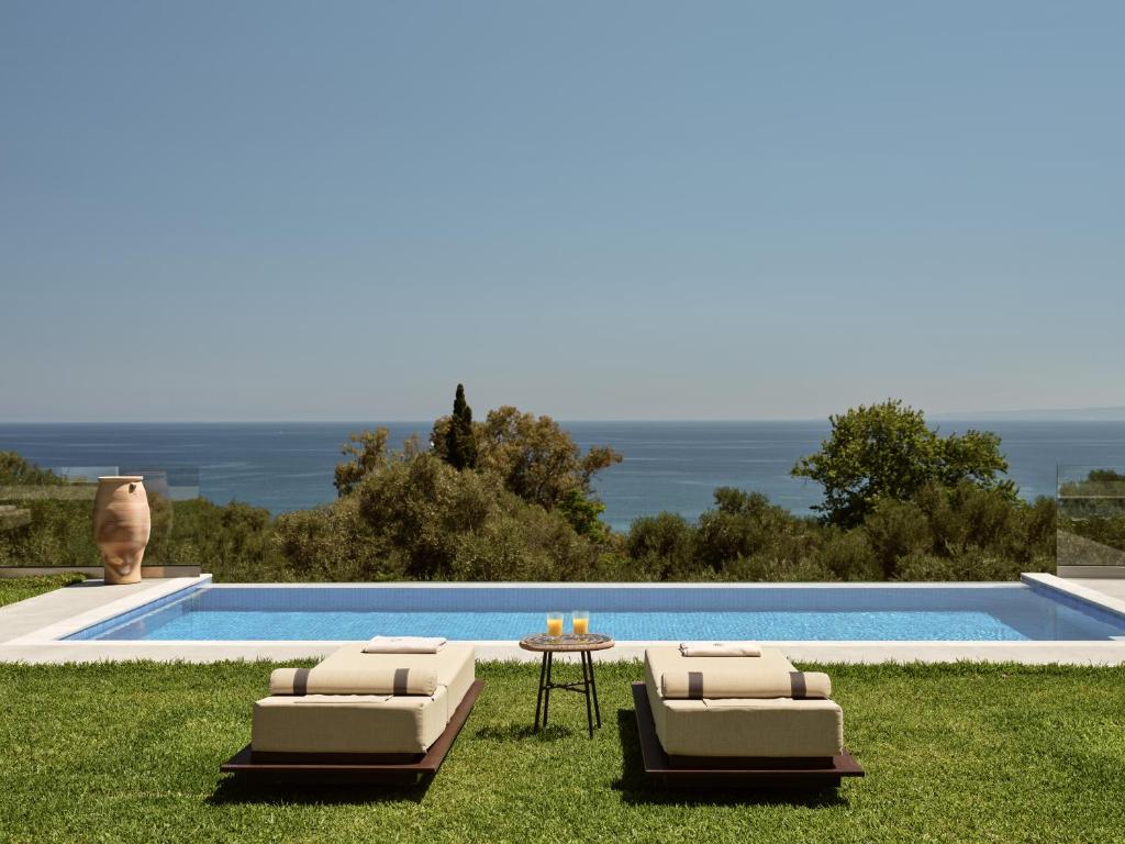Bazén v ubytování Cicada Exclusive Villa, a Sea View Gem, By ThinkVilla nebo v jeho okolí