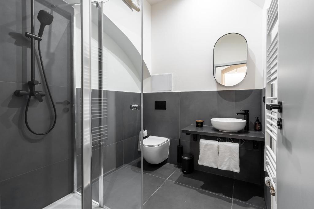 HONEST Karlin - Resim 7