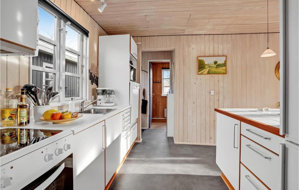 Köök või kööginurk majutusasutuses Lovely Home In Haderslev With Wifi