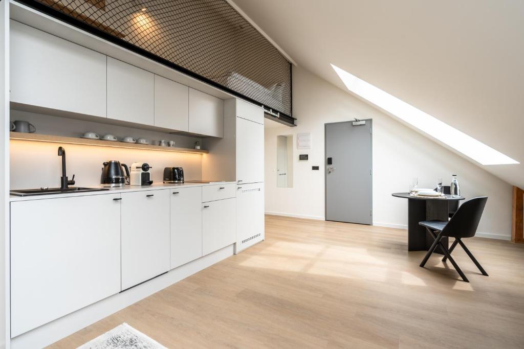 HONEST Karlin - Resim 34