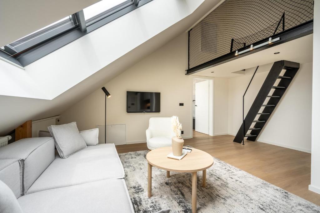 HONEST Karlin - Resim 31