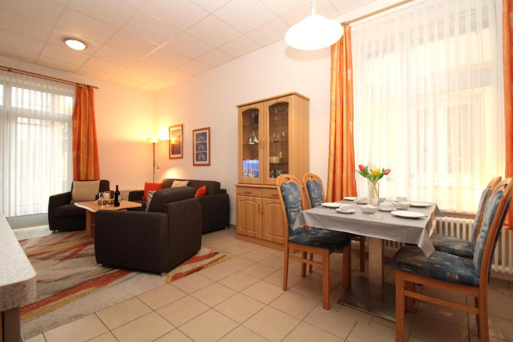 Posezení v ubytování Appartementanlage Ostseeblick - FW Wustrow 9 rolli-gerecht