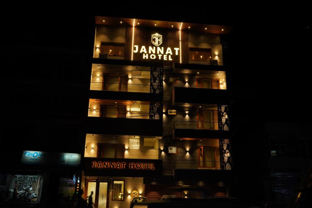 Jannat Hotel - Housity