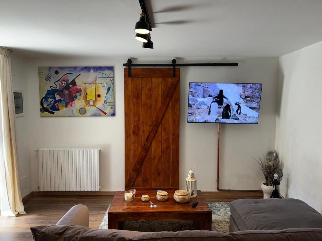a living room with a couch and a table at Loft delle meraviglie in Vallecchia