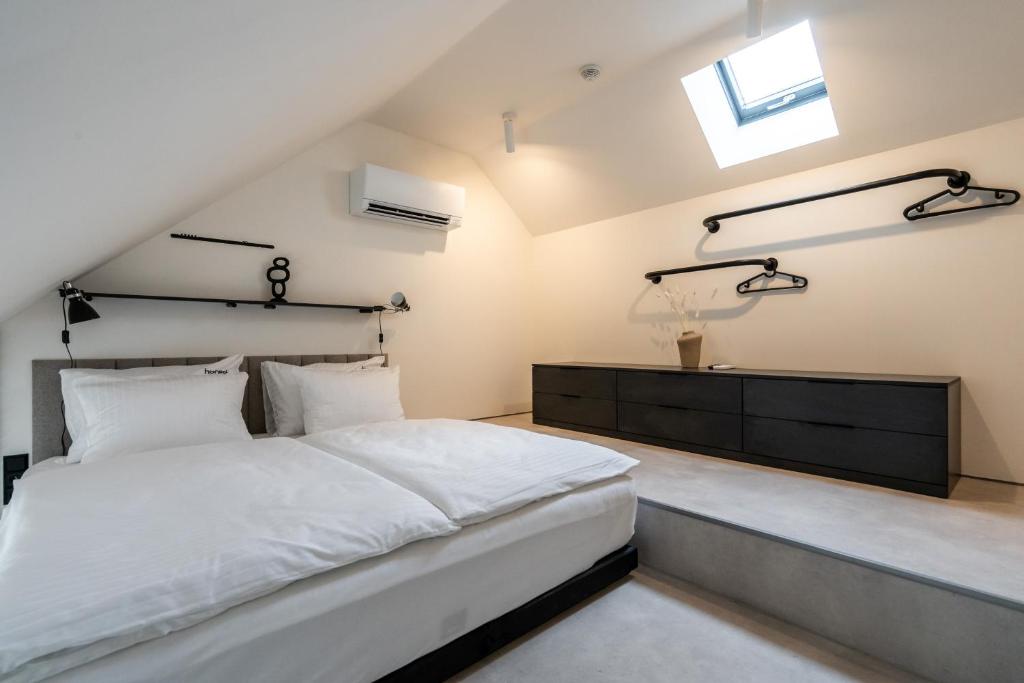 HONEST Karlin - Resim 42