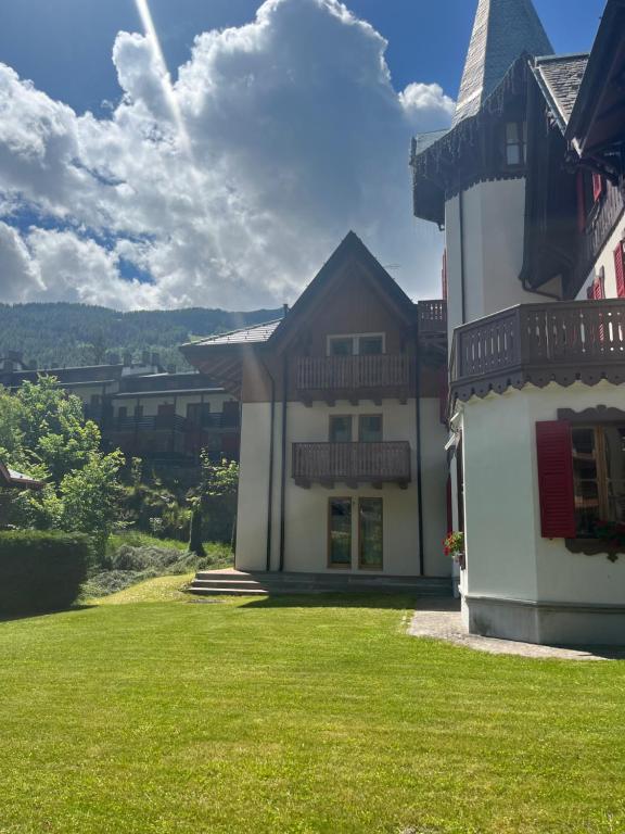 Nespecifikovaný výhled na hory nebo výhled na hory při pohledu z aparthotelu
